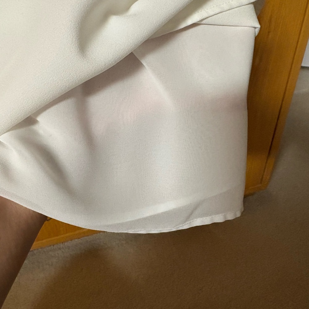 Elegant Tahari by Arthur Levine White Women's Blouse With Neck Detail - Picture 3 of 6